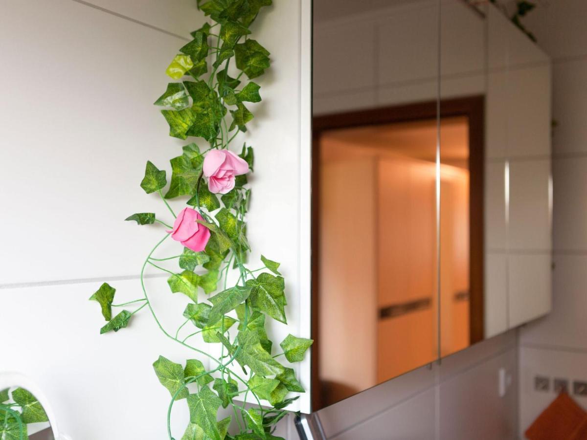 Appartamento Sunny Flat In Bad Driburg With Garden Esterno foto