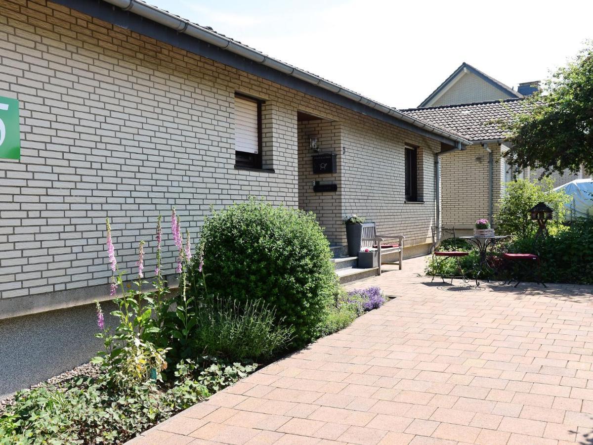 Appartamento Sunny Flat In Bad Driburg With Garden Esterno foto