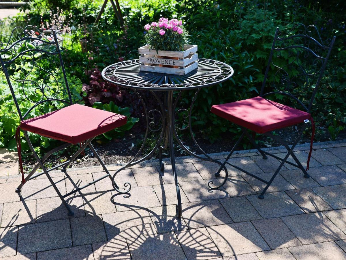 Appartamento Sunny Flat In Bad Driburg With Garden Esterno foto